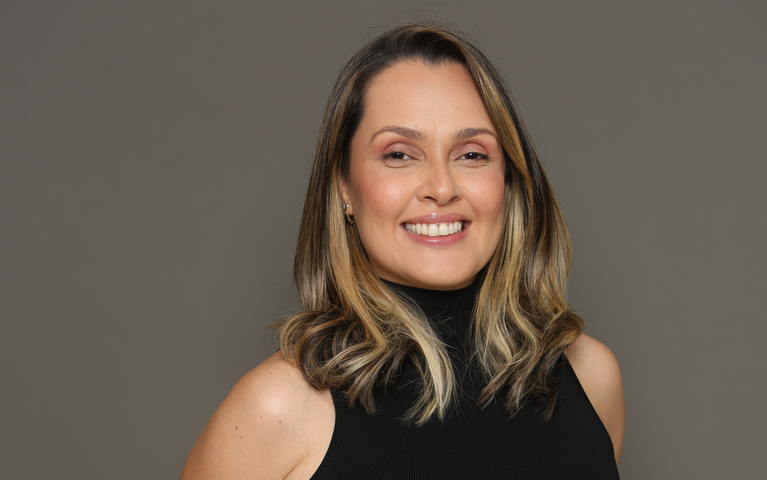 Sabrina Tavares: dos bastidores à liderança, ela construiu sua trajetória em mais de duas décadas no show business